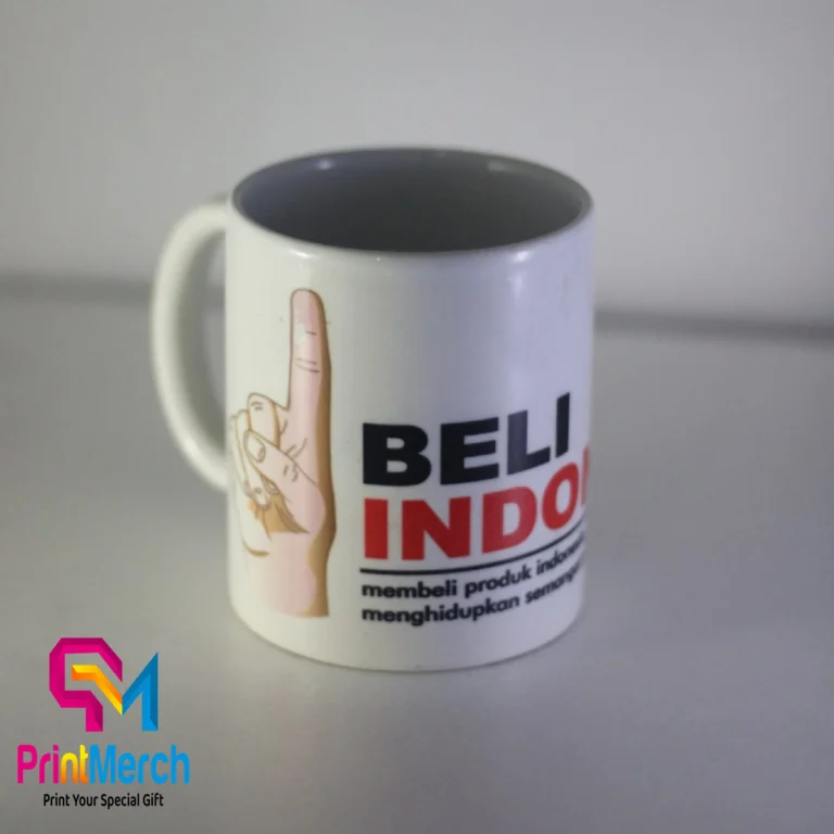 Mug keramik custom dengan desain cetak untuk merchandise kampanye