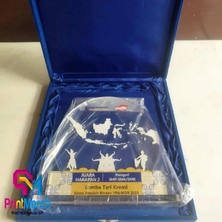 Plakat penghargaan custom dengan kemasan eksklusif